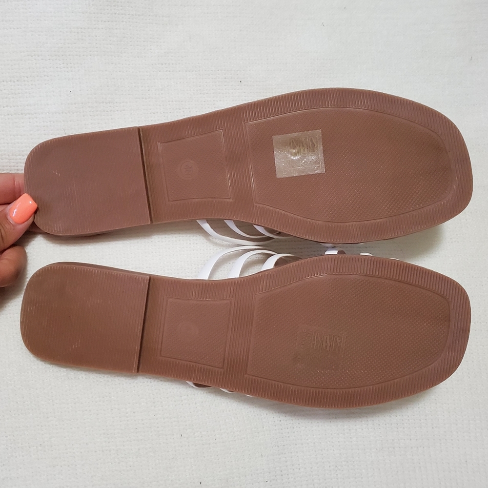 ❌SOLD❌White Sandals - Picture 2 of 5